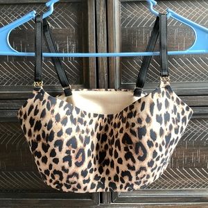 Victoria’s Secret Sports Bra size: medium